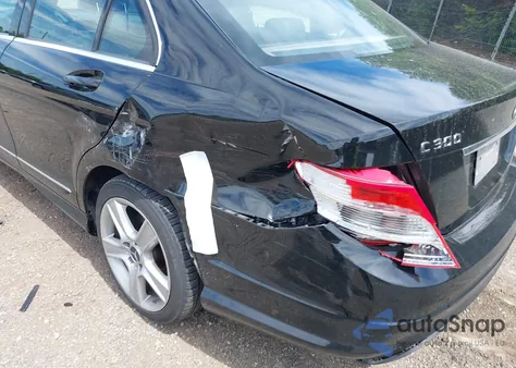 2011 Mercedes-Benz C 300 Luxury 4Matic/Sport 4Matic из США, поврежденный, VIN WDDGF8BB6BR153397